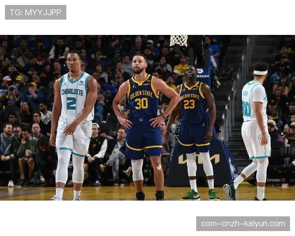 NBA常规赛:黄蜂启用三名新秀首发,创下队史新纪录